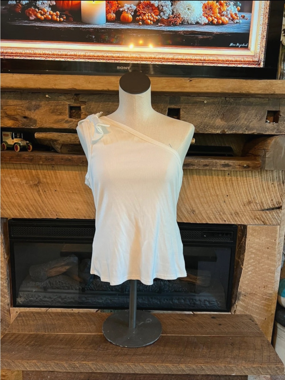 One-Shoulder White Tank Top with Bow Accent